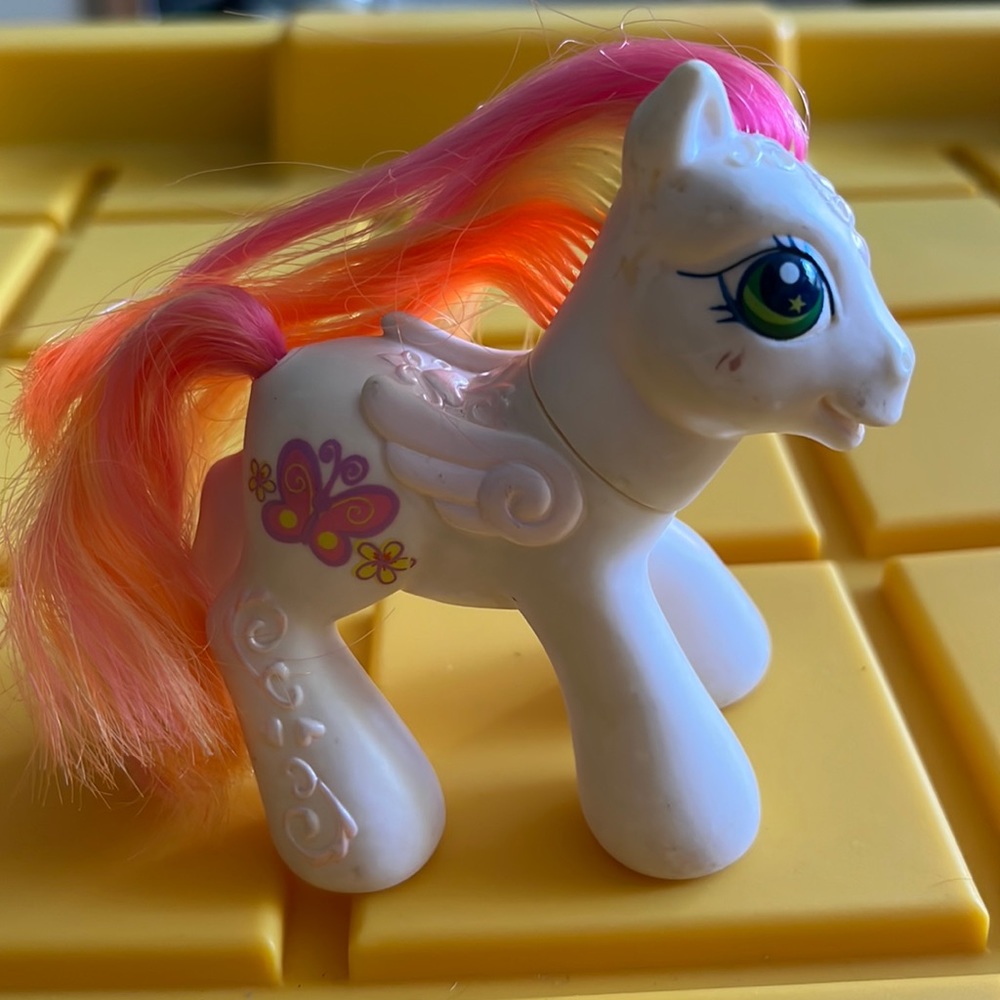 My Little Pony 2004 Honolu Loo Pegasus Toy Figure